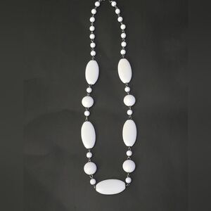 Vintage White Chunky Beads Necklace